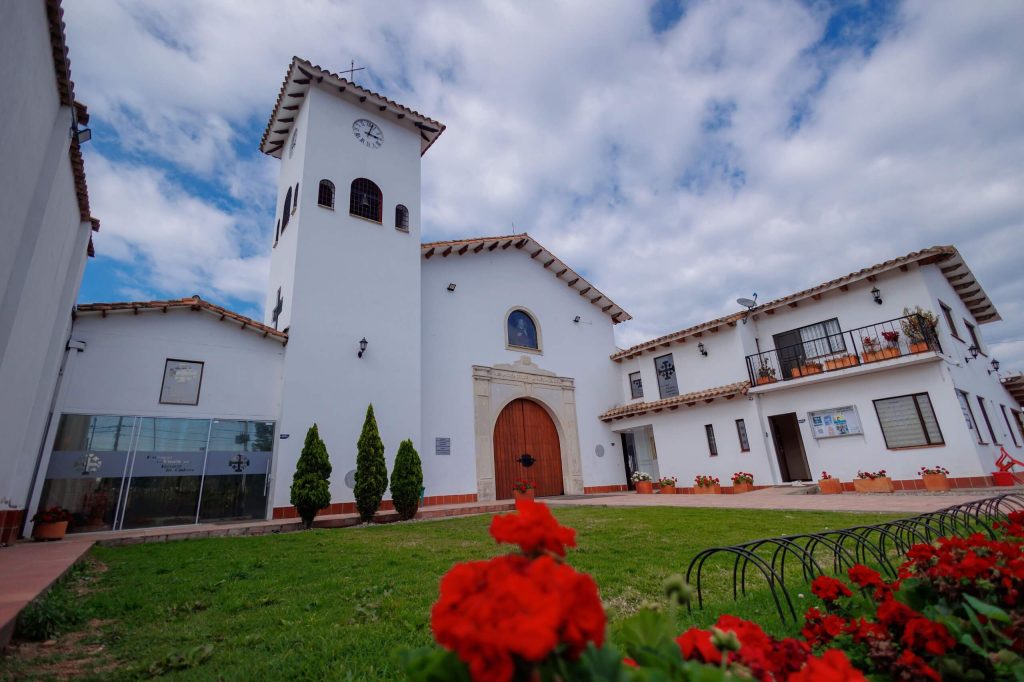 la parroquia-prado y frente del templo Calahorra-jpg la-parroquia-prado-y-frente-del-templo-Calahorra